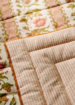 Best Sezane Bedruckte Steppdecke Blumen aus Amalfi - Gewebte Streifen Blush