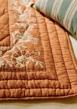 Online Sezane Bestickte Steppdecke Terrakotta - Ecrufarbene Blumenstickereien