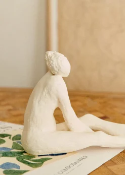 Hot Sezane Skulptur Guénolée Courcoux – Frau Mit Gestreckten Beinen, Großes Modell