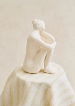 Outlet Sezane Skulptur Guénolée Courcoux - In Gedanken Versunkene Frau - Kleines Modell