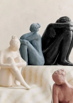Outlet Sezane Skulptur Guénolée Courcoux - In Gedanken Versunkene Frau - Kleines Modell