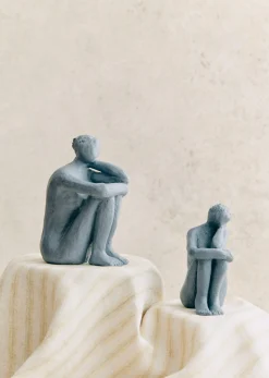 Best Sezane Skulptur Guénolée Courcoux - In Gedanken Versunkene Frau - Kleines Modell