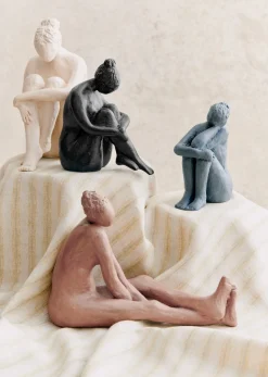 Best Sezane Skulptur Guénolée Courcoux - In Gedanken Versunkene Frau - Kleines Modell