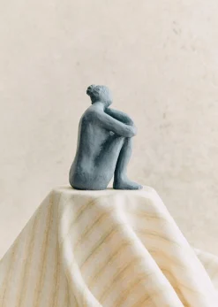 Best Sezane Skulptur Guénolée Courcoux - In Gedanken Versunkene Frau - Kleines Modell